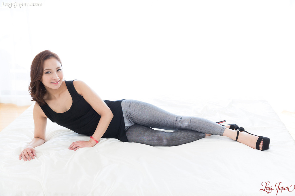 Uika hoshikawa lying on her side in jeans wearing high heels